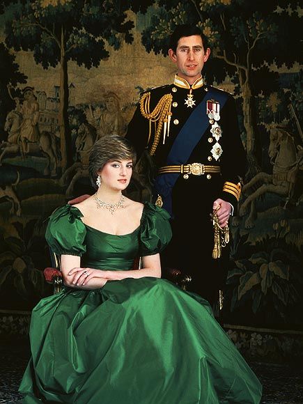 But the couple also adhered to tradition, releasing an official photo featuring Diana in a regal gown and Prince Charles in his naval uniform, befitting his role as the future heir to the British throne. Prinz Charles, Princesa Real, Princess Diana Fashion, Princess Diana Family, Princess Diana Photos, The Royal Wedding, Princes Diana, Diana Fashion, Charles And Diana