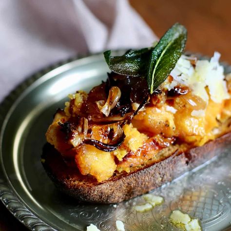 Butternut Squash Crostini Squash Bruschetta, Squash Crostini, Squash Toast, Cooked Squash, Fried Sage, Crostini Recipe, Devilled Eggs Recipe Best, Homemade Dips, Crispy Shallots