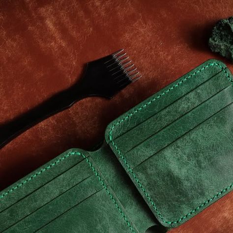 Varga Handmade Leather Goods on Instagram: "Classic design for a billfold wallet made from some of the best leather out there ( EMERALD GREEN - GAUCHO OIL BUFFED )💚@maryam_tannery_italy and Conceria La Bretanga tanneries,
acquired @beltsproduction thank you so much friend ☺️

The whole wallet is handmade and hand stitched with Emerald green meisi thread 💚@meisi108

Edges are finished with one and only @tokonole and columbus wax 😉

For more information contact me via DM 📬
.
.
.
.
.
.
.
.
.
.
#leather #leatherwork #leathercraft #leatherwallet #luxurywallet #luxuryleather #luxuryleathergoods #leathergoods #leatheraccessories #horseleather #maryam_tannery #maryam_tannery_italy #italianleather #concerialabretagna #vegtanleather #vegtannedleather #artisan #artisanleather #handcrafted #handst Best Leather, Leather Artisan, Billfold Wallet, Luxury Wallet, Veg Tan Leather, Nice Leather, Leather Goods, Handmade Leather, Leather Accessories