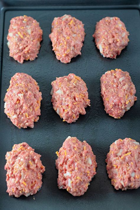 Mini Meatloaf Recipes, Pork Dinners, Leftover Meatloaf, Traditional Meatloaf, Mini Meatloaves, Meatloaf Sandwich, Meatloaf Dinner, Mini Meatloafs, Pork Dinner