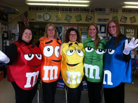 M&M group Halloween costume Red M&m Costume, M&m Group Costume, M&m Halloween Costumes, M M Costume Group, Diy M&m Halloween Costume, Sports Day Costume, M M Halloween Costume Group, Green M&m Costume, M M Costume Diy