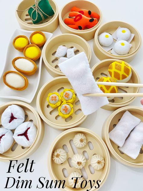 Handsewn dim sum toys ! Looks so realistic itll make you want dim sum everyday. Offering hours of fun pretend play while also teaching different cultural food. Educational and fun! Felt Dim Sum, Soup Dumpling, Yum Cha, Xiao Long Bao, Cultural Food, Felt Food Diy, Rice Rolls, Daycare Decor, Food Play