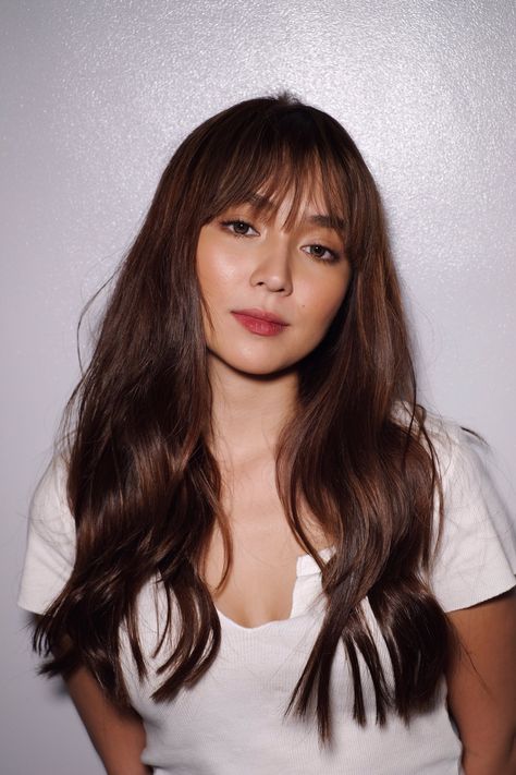 Kathryn Bernardo Hairstyle, Kathryn Bernardo Photoshoot, Kathryn Bernardo Outfits, Hair Color For Morena, Honey Balayage, Kathryn Bernardo, Long Brown Hair, Face Images, Hair Inspo Color