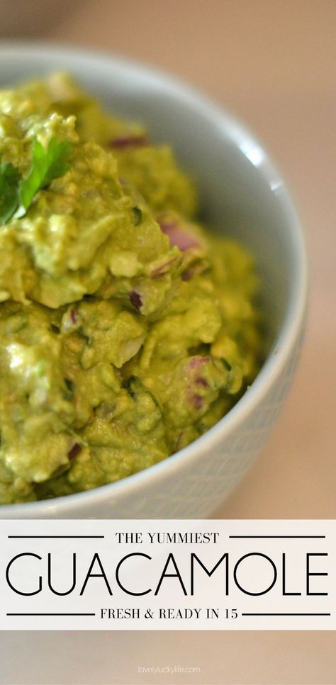 the best guacamole recipe you'll ever have - how to make creamy, fresh, homemade guacamole - great for a summer BBQ or potluck Latino Recipes, One Dish Kitchen, Best Guacamole, Guacamole Recipe Easy, Recipe For 1, Best Guacamole Recipe, Easy Guacamole, Single Serving Recipes, Homemade Guacamole