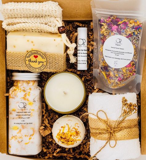 Diy Box Gift Ideas, Self Care Kits, Cosmetic Gift Box Ideas, Wellness Gift Box Ideas, Self Care Box Ideas Gift, Self Care Kit Gift, Self Soothe Kit, Bath Gift Box Ideas, Relax Kit Gift