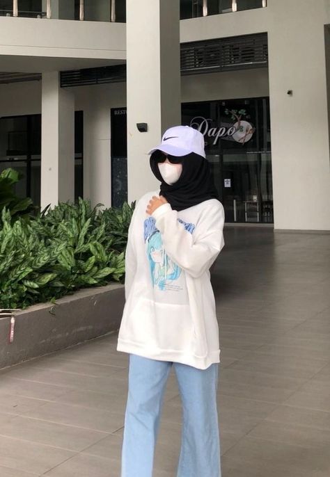 Ootd Hoodie Oversize, Hoodie Hijab, Fotografi Fesyen, Hoodie Ootd, Ootd Hoodie, Outfit Ideas Muslim, Hijab Hoodie, Aesthetic Hijab, Ootd Hijab Casual