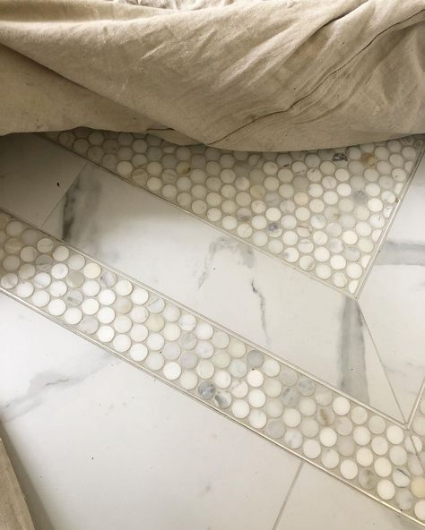 Raelyn Capozzi (@westend.interiors) posted on Instagram: “Peeled back the covers today at our Snyder project to see our inlay marble tile details. The master claw foot will sit in the center of…” • Nov 18, 2019 at 9:06pm UTC Mosiac Floor, Grandma's Cottage, Colour Kitchen, Master Bath Renovation, Marble Flooring Design, Marble Tile Bathroom, Creative Flooring, Bath Redo, Bath Inspiration