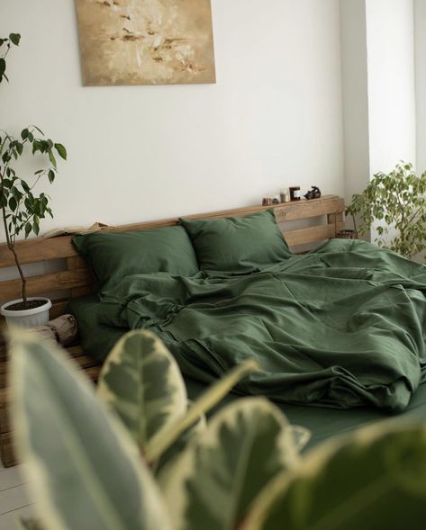 Green Bed Astethic, Green Bedsheet Bedroom, Dark Green Sheets Bedroom, Green Bed Aesthetics, Green Sheets Aesthetic, Green Sheets Bedroom, Dark Green Bed Set, Green Bed Sheets Aesthetic, Dark Green Bedding Ideas