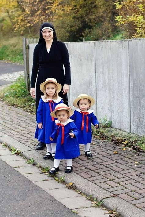 Miss Clavel and Madeline(s), Madeline | Community Post: 17 Awesome Literary Halloween Costumes Madeline Costume, Literary Costumes, Diy Costumes Kids Boys, Mickey Shoes, Diy Costumes Kids, Diy Kostüm, Diy Halloween Costume, Shoes Diy, Handmade Things