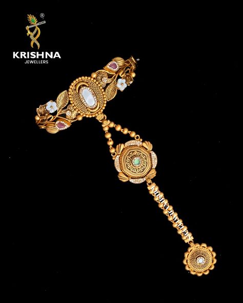 Hand Harness, New Gold Jewellery Designs, Gold Necklace Indian, Fancy Jewellery Designs, Gold Necklace Indian Bridal Jewelry, Fancy Blouse, Necklace Indian, Gold Designs, Antique Gold Jewelry