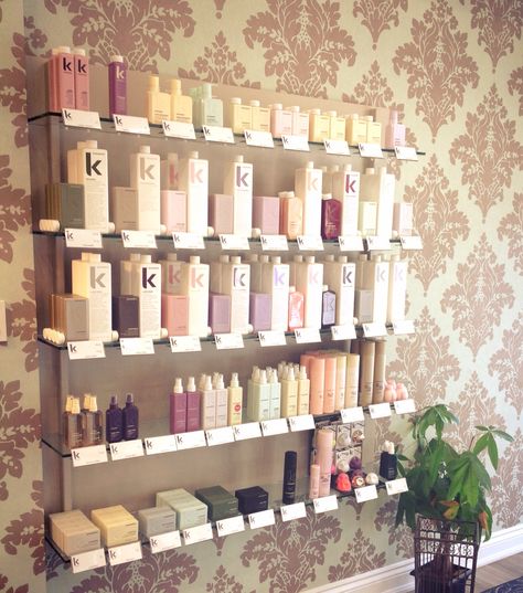 We LOVE Kevin.Murphy! Kevin Murphy Retail Display, Modern Salon Ideas, Mini Hair Salon, Salon Retail Display Ideas, Salon Products Display, Salon Retail Display, Hair Studio Decor, Green Salon, Suites Designs