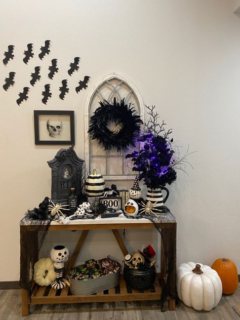 Halloween Foyer, Foyer Table, Halloween Decorations Indoor, Hallows Eve, Sofa Table, Halloween Ideas, Cute Halloween, Fall Halloween, Halloween Decor