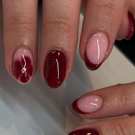 𝐆𝐈𝐀𝐍𝐆’𝐒 𝐍𝐀𝐈𝐋𝐒 on Instagram: "Lady in Red 🍷🥀💃✨
#red #biab #burgundy #biabgelnails #gelnails #frenchtipnails #winternails #flowers #winternails #nailart #nailtech #nailoftheday #nailinspiration" Red Nails Biab, Burgundy Flower Nails, Short Burgundy Nail Ideas, Red Biab Nails, Berry Nails Design, Red Burgundy Nails, Biab Nails Inspiration, Burgundy Nails Acrylic, Biab Nail Art