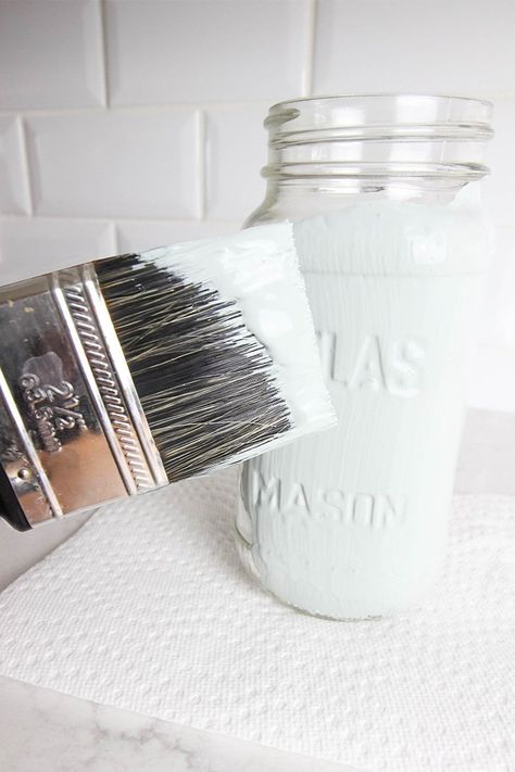 Painting Mason Jars Diy, Mason Jar Painting, Painted Mason Jars Diy, Paint Mason Jars, Gifts For Girls Birthday, Different Home Decor, Jars Crafts, Jars Decor, Jar Painting