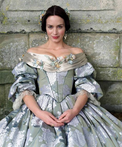 Emily Blunt as Queen Victoria wearing pearl drop earrings in "The Young Victoria" #EmilyBlunt #pearls #TheYoungVictoria The Young Victoria, Sandy Powell, Idda Van Munster, Silver Gown, John Krasinski, Costume Drama, Beautiful Costumes, Prince Albert, Period Costumes