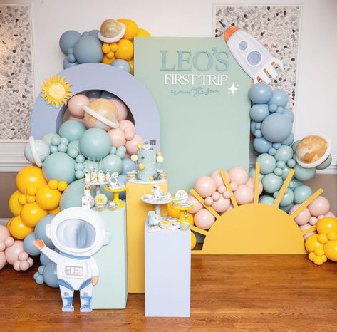 LEO’S First Trip around the sun ••••••••••••••••••••••••••• Event & Balloon Stylist @nedordecor Sign @averylittleshop Furniture… | Instagram First Trip Around The Sun Balloon Arch, Astronaut Theme, Baby Boy Birthday Themes, Baby First Birthday Themes, Boys First Birthday Party Ideas, First Trip Around The Sun, Space Theme Party, Astronaut Birthday, Baby Boy 1st Birthday Party