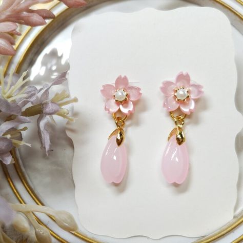 Lera Inspiration, Sakura Earrings, Cherry Blossom Jewelry, Bra Tips, Beauty Parlor, Jewelry Accessories Ideas, Diy Resin Art, Jewerly Diy, Girly Jewelry