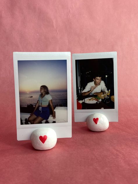 Romantic and Easy Clay Date Ideas You’ll Both Love! Ideas With Clay Aesthetic, Air Clay Photo Holder, Polaroid Holders Clay, Air Dry Clay Date Ideas, Polaroid Stand Clay, Air Dry Clay Ideas For Boyfriend, Ceramic Polaroid Holder, Airclay Ideas Diy, Clay Crafts Air Dry Ideas Easy Diy