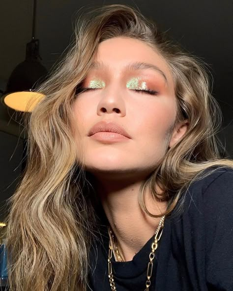 Shimmery Smokey Eye, Ebony Makeup, Machiaj Smokey Eyes, Gigi Hadid Makeup, Editorial Make-up, Rosy Makeup, 2023 Makeup, Makeup Things, Mekap Mata