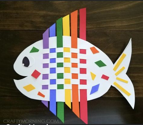 Ocean Kids Crafts, Crafty Morning, Beach Themed Crafts, Daily Crafts, Construction Paper Crafts, Fish Crafts, Paper Weaving, Rainbow Fish, Summer Crafts For Kids