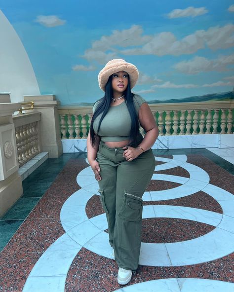 Mwah, No Bars 💋 Cargo pant @fashionnovacurve Top @zara Fur hat @prettylittlething Shop my outfit at my LTK store, Hit the link in my bio #plussizefashion #fyp #birthdaygirl #viral #plussizegirls #model #stylish #fashionnovacurve #zara #prettylittlething #gorgeous #fashioninfluencer Plus Size Relaxed Outfits, Plus Cargo Pants Outfit, Plus Size Florida Outfits, Chubby Women Outfits, Headscarf Outfit, Modest Baddie, Chubby Outfits, Modest Stylish Outfits, Outfit Gorditas