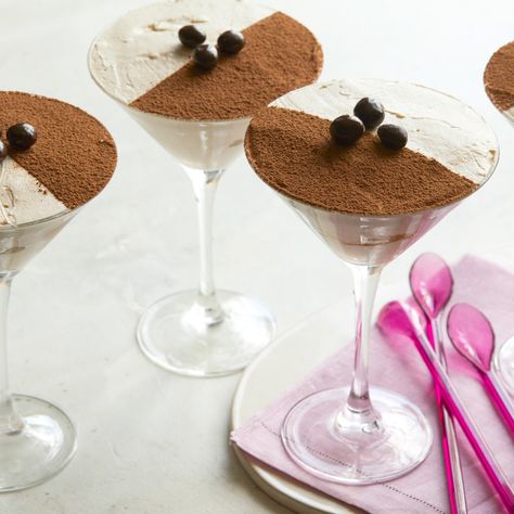 Summer Party Ideas, Chocolate Covered Espresso Beans, Tiramisu Recipe, Dirty 30, Chocolate Espresso, Espresso Powder, Baked Dessert Recipes, Espresso Martini, Italian Desserts