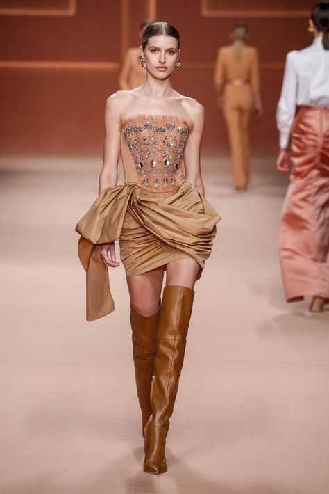 Elisabetta Franchi RTW Fall 2020 Neutral Color Outfits, Runway Fashion Couture, Runway Outfits, Conceptual Fashion, Fashion Design Sketches, Kpop Fashion Outfits, Performance Outfit, Stage Outfits, Kpop Fashion