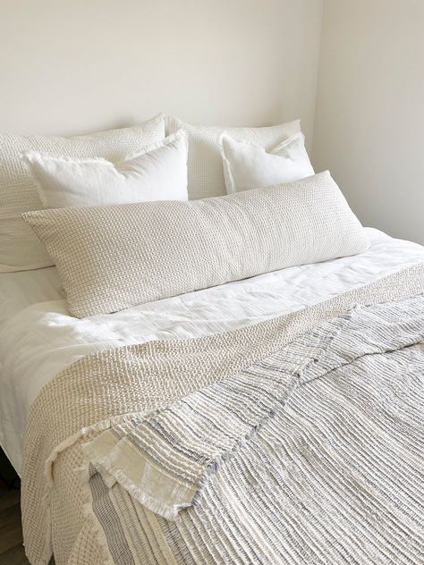 Bed With Body Pillow, Long Pillow On Bed, Waffle Bedding, Letto King Size, Back Support Pillow, Apartment Goals, Queen And King, Beige Bed, Woven Pillows