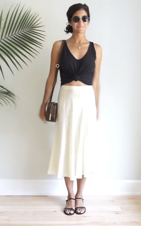 Alyssa Beltempo Outfits, Classic A-line Summer Skirt, Alyssa Beltempo Style, Classic Summer Relaxed Pleated Skirt, Casual A-line Pleated Summer Skirt, Summer Non-stretch Pleated Skirt, Minimalist Basic T-shirt For Summer, Style Inspiration Summer, Summer Outfit Inspiration