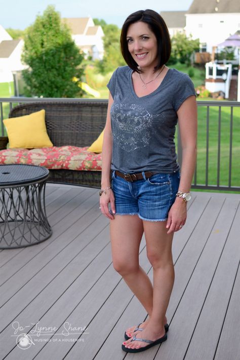 Casual Shorts: T-shirt and jean shorts. Great outfit for those perfect summer afternoons with the family! Fashion for the Modern Mom Jo Lynne Shane Cute Shorts Outfits, Cute Outfits With Shorts, Quality Woman, Character Styles, Jean Short Outfits, Denim Shorts Outfit, Fall Fashion Trends Women, Summer Outfits Women Over 40, Shorts Outfits Women