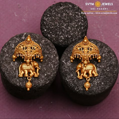 Latest Studs In Gold, Latest Gold Earrings Designs For Wedding, Gold Chandbali Earrings, Latest Gold Earrings Designs, Latest Gold Earrings, Latest Earrings Design, Temple Jewellery Earrings, Antique Gold Earrings, Gold Jhumka Earrings