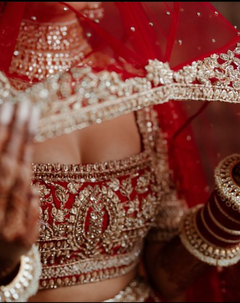 Punjabi Reception Outfit Brides, Indian Bride Aesthetic, Red Indian Wedding, Red Wedding Lehenga, Bridal Sari, Latest Bridal Lehenga, Indian Wedding Outfit, Punjabi Bride, Indian Bride Outfits