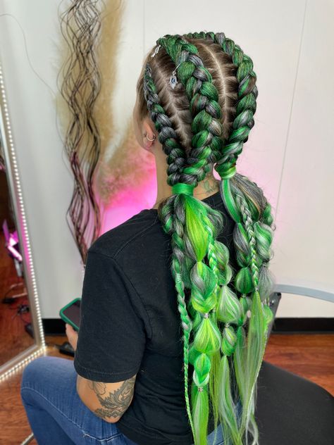 Reggae Hair Hairstyles, Green Rave Braids, Colored Extensions Braids, Braids With Synthetic Hair Extensions, Festival Braided Hairstyles, Festival Hair Braids Extensions, Hairstyles With Colored Hair Extensions, Rave Braids Extensions, Fulani Braids Hairstyles With Color