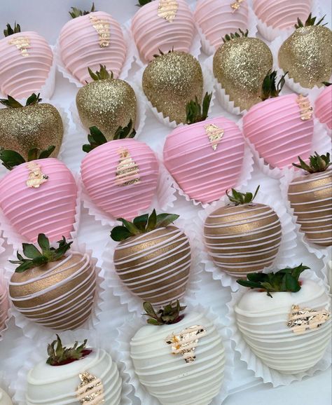 Pink White Gold Strawberries, Chocolate Covered Strawberries Pink Gold, Princess Theme Chocolate Covered Strawberries, Pink Gold Strawberries, Quince Chocolate Covered Strawberries, Sweet 16 Strawberries, Girly Chocolate Covered Strawberries, Pink And Gold Treats, Pink And Gold Chocolate Strawberries