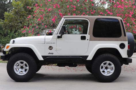 Looking for your dream Jeep? ---> www.selectjeeps.com Small Jeep Cars, Small Jeep Wrangler, Older Jeep Wrangler, Jeep Tj Sahara, Defender Car Land Rovers, Jeep Types, Jeep Compass Aesthetic, Jeep Wrangler Tj Sahara, Vintage Jeep Wrangler