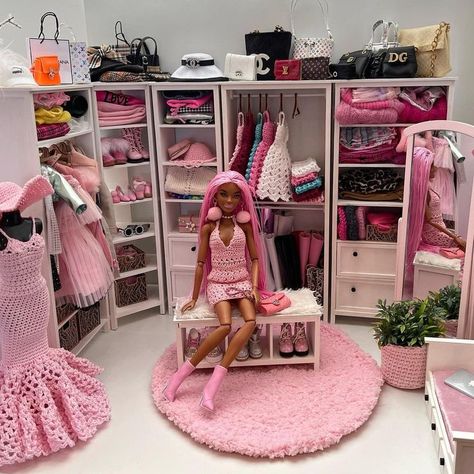 Barbie Doll House Decorating Ideas, Barbie Bedroom Ideas Diy Doll Furniture, Custom Barbie House, Barbie Dressing Room, Barbie Doll Rooms Diy, Diy Barbie Wardrobe, Barbie Closet Aesthetic, Barbie Set Up, Barbie Doll Room Ideas