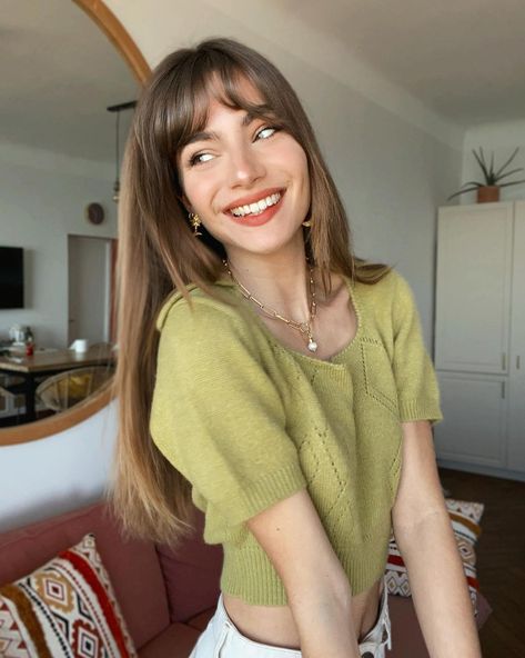 Short Bangs Side Part, Mara Lofantan, Long Hair With Bangs, Fluffy Hair, French Women, Mode Inspo, Brown Hair Colors, Bad Hair, Hair Day