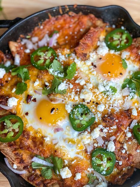 Chorizo Chilaquiles – stephreeds Shakshuka For One, Easy Shakshuka, How To Make Shakshuka, Chilaquiles Recipe, Macro Recipes, Spicy Eggs, Canned Tomatoes, Spicy Tomato Sauce, Diner Recept