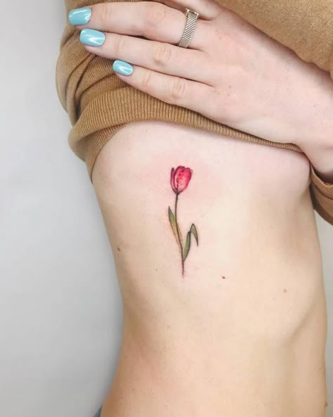 Red tulip tattoo on the right side ribcage. Tooth Tattoos, March Tattoo, Tattoo Tulip, Tulips Tattoo, Tulip Tattoos, Rib Tattoos For Guys, Tulip Tattoo, Fashion Tattoos, Life Change