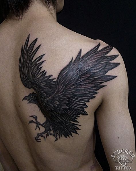 Beautiful yatagarasu (ヤタガラスthree-legged crow) tattoo! Raven Tattoos, Rib Tattoos For Guys, Squid Tattoo, Crow Flying, Wallpaper Colour, Ronin Samurai, Raven Wings, Kunst Tattoos, Wing Tattoo Designs