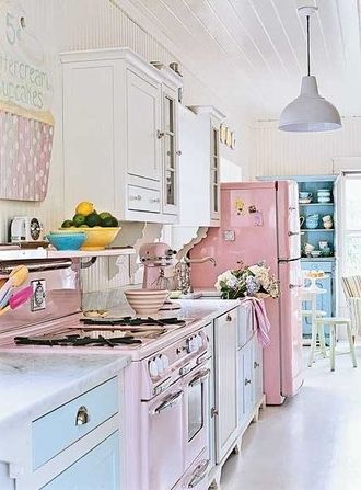 Shabby Chic Kitchen Cabinets, Pastel Kitchen Decor, Chic Decor Diy, Kitchen Flooring Ideas, Cocina Shabby Chic, Pastel Cottage, Pink Cabinets, Appliance Storage, Shabby Chic Decor Diy