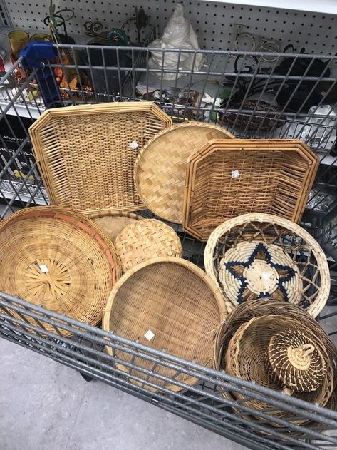 Bedroom Basket Decor, Large Wall Baskets, Basket Walls Boho Living Room, Basket Walls Boho, Diy Basket Wall, Wicker Basket Wall Art, Basket Walls, Grunge Room Ideas, Ledge Decor