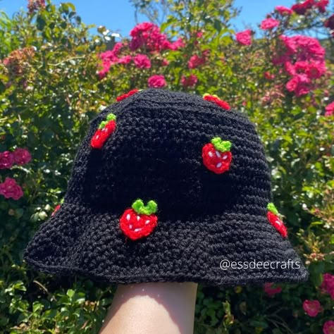 Strawberry Kisses, Crochet Shawl Diagram, Crochet Fairy, Autumn Ideas, Stylish Crochet, Crochet Business, Crochet Design Pattern, Kawaii Crochet, Crochet Cap