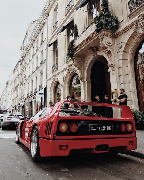 Nathaniel on Instagram: “F40 outside Ralph Lauren in Saint-Germain-des-Prés, #Paris” Vintage Aesthetic Room Ideas, Wallpaper Car Aesthetic, Night Car Snap, Mercedes Sports Car, Vintage Aesthetic Room, Pagani Huayra, Mclaren P1, Ferrari F40, Luxury Lifestyle Dreams