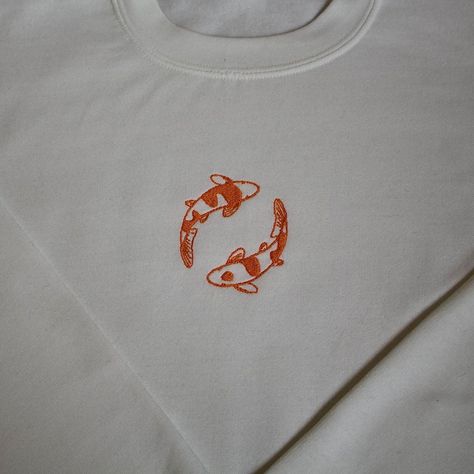 Koi Fish Shirt Design, Fish Stitch Embroidery, Embroidered Koi Fish, Embroidery On Shirts Ideas, Koi Fish Embroidery Pattern, Pisces Embroidery, Embroidery On Tshirt, Fish Embroidery Designs, Pirate Embroidery