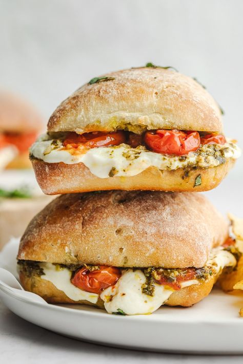 Tomato Mozzarella Panini, Tomato Mozzarella Sandwich, Starbucks Sandwiches, Greek Yogurt Veggie Dip, Mozzarella Panini, Panini Recipe, Baked Sandwiches, Mozzarella Sandwich, Pesto Sandwich