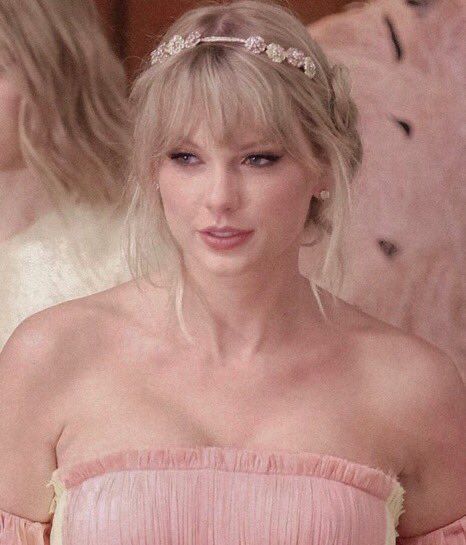 coquette aesthetic, taylor swift, soft aesthetic, music, pop culture, love Taylor Swift Fotos, Estilo Taylor Swift, Taylor Swift Cute, Swift 3, Taylor Swift Album, Taylor Swift Wallpaper, Long Live Taylor Swift, Live Taylor, Taylor Swift Pictures