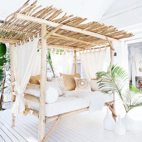 This is where I’d spend my weekend, really anywhere that @villastyling used her magic would be just fine. 〰️ Our tiny yard couldn’t handle this beauty, but we can dream right? ✨ Tag a friend who could use some boho inspo in their weekend. 🙌🏼 Antique Furniture Living Room, Pallet Daybed, Diy Daybed, Outdoor Sitting Area, Patio Deck Designs, Living Room Bar, Design Del Prodotto, Boho Living Room, Design Layout