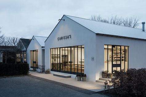 Eric Petschek Warehouse Exterior, Warehouse Architecture, Store Architecture, Metal Building Designs, Hamptons New York, Retail Facade, Small Warehouse, Warehouse Design, Nutritious Foods