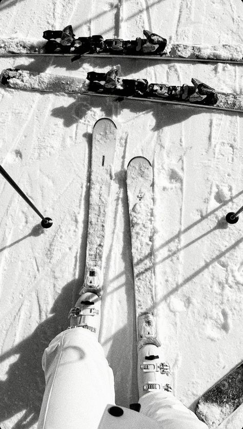 Chalet Girl, Ski Pictures, Skiing Aesthetic, Ski Aesthetic, Photography Winter, Downhill Skiing, Ski Girl, Ski Season, Winter Photo